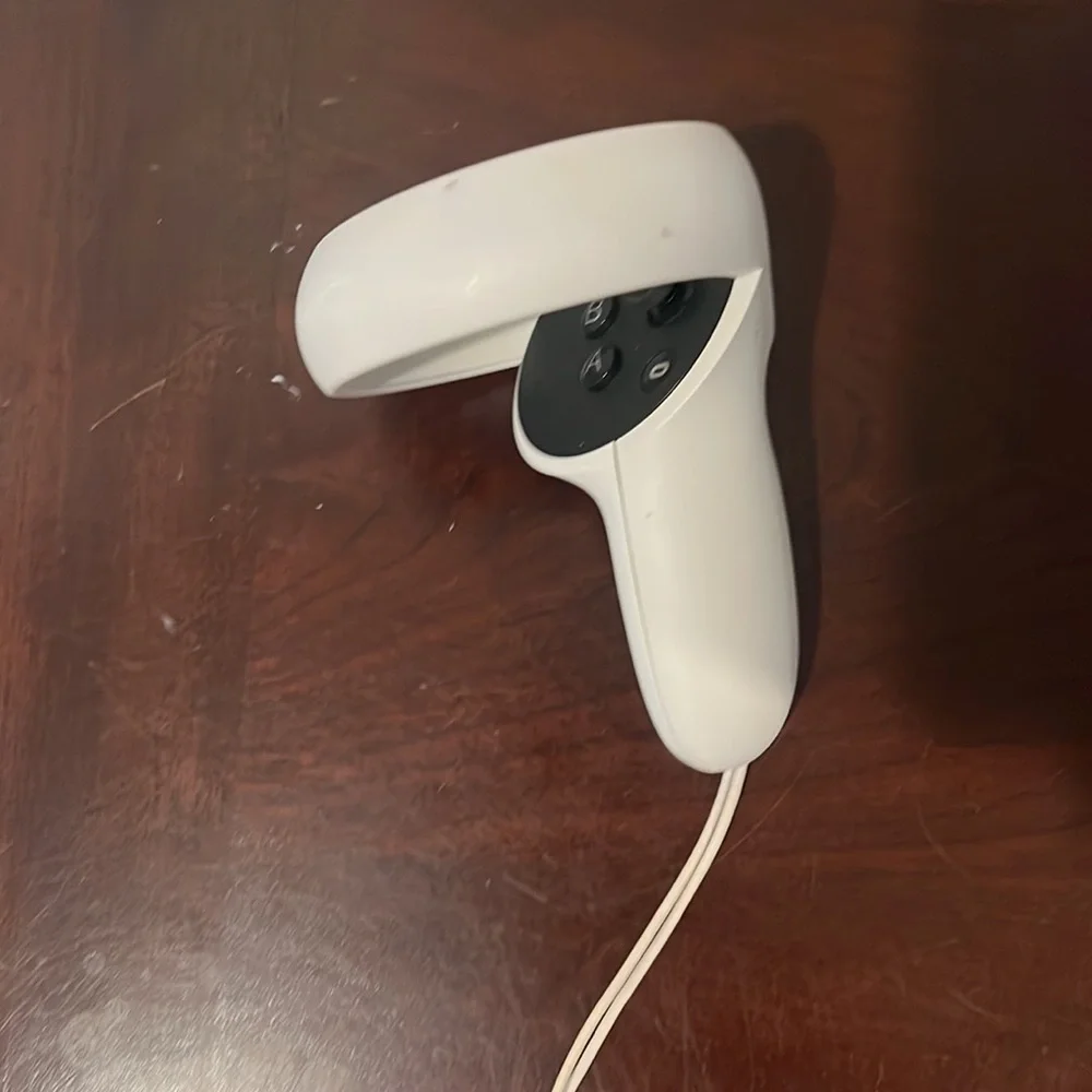Oculus with elite strap but no case great condition and comes with controllers